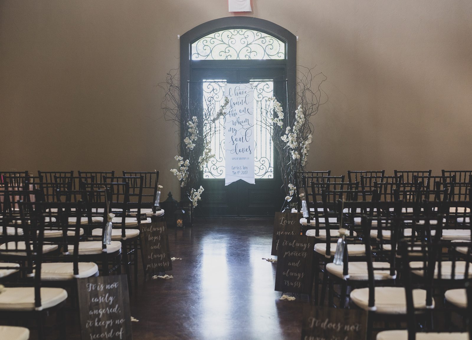 Empty, fully-decorated ceremony aisle at The Lodge at Country Inn Cottages